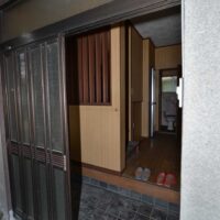 (玄関)